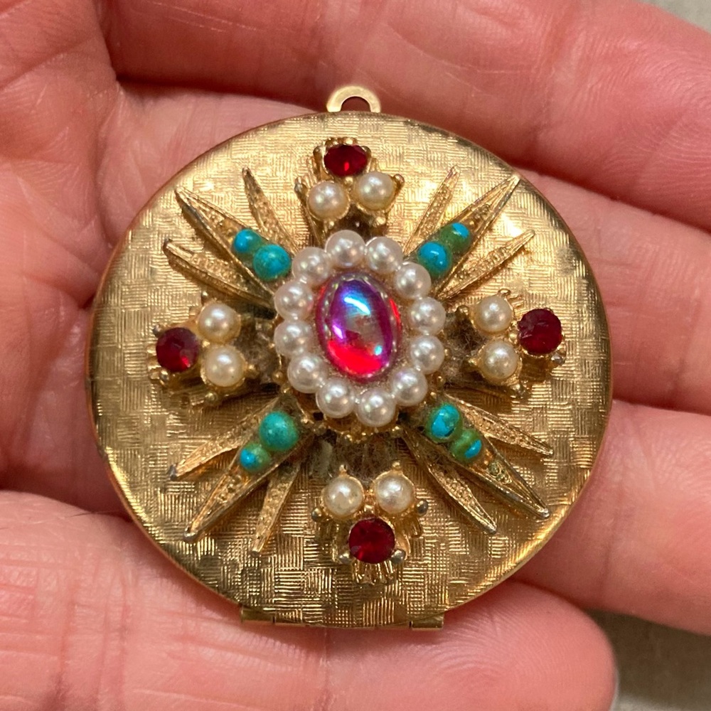Vintage Starburst Ruby Rhinestone Faux Turquoise Pearl Gold-tone Round Locket 2"